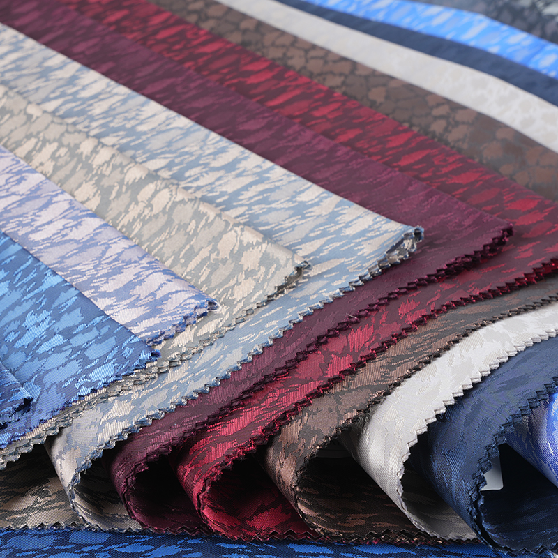 Katiónový žakár s leopardou potlačou