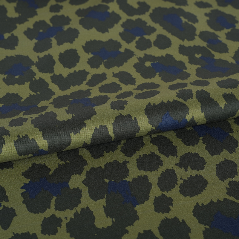 230T vysoko strečová tkanina Pongee s veľkou leopardou potlačou
